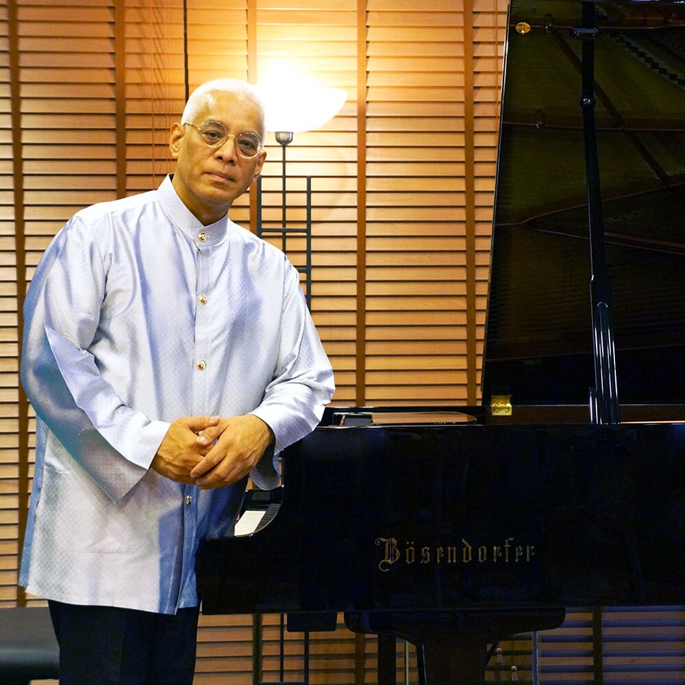 ธงสรวง  อิศรางกูร  ณ  อยุธยา