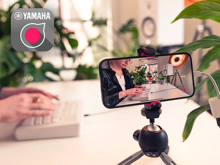 The FGDP-30 is connected to a smartphone via a USB cable and Camera Connection adaptor. The Rec'n'Share App is being used on the smartphone to record a person playing the FGDP-50.