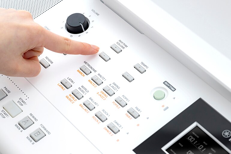 A view of the keyboard operating panel, allowing easy adjustment of the volume and rhythm tempo
