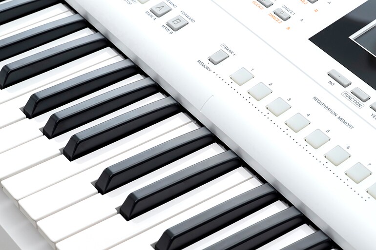 The guide indicator above the keyboard, showing the position of middle Do