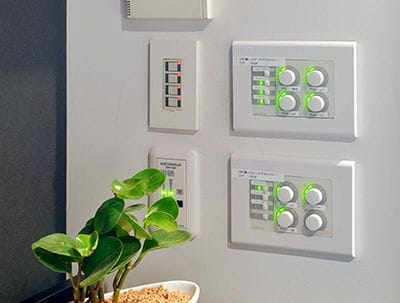The switches and rotary controls on the panels allow for easy, intuitive adjustment. Is it also possible to control the MRX7-D from the project and seminar rooms?