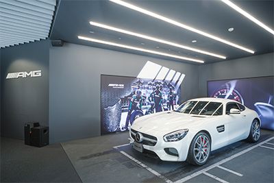 The reserved atmosphere of the showroom matches the AMG image very nicely.
