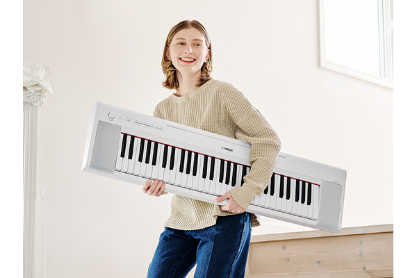 A person carrying the Piaggero in their arms