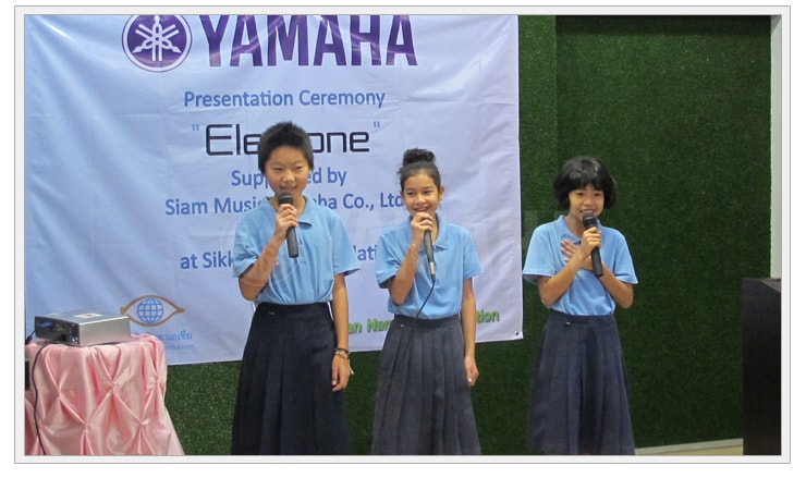 การแสดงร้องเพลงญี่ปุ่น  จากน้องๆ มูลนิธิบ้านธารน้ำใจ