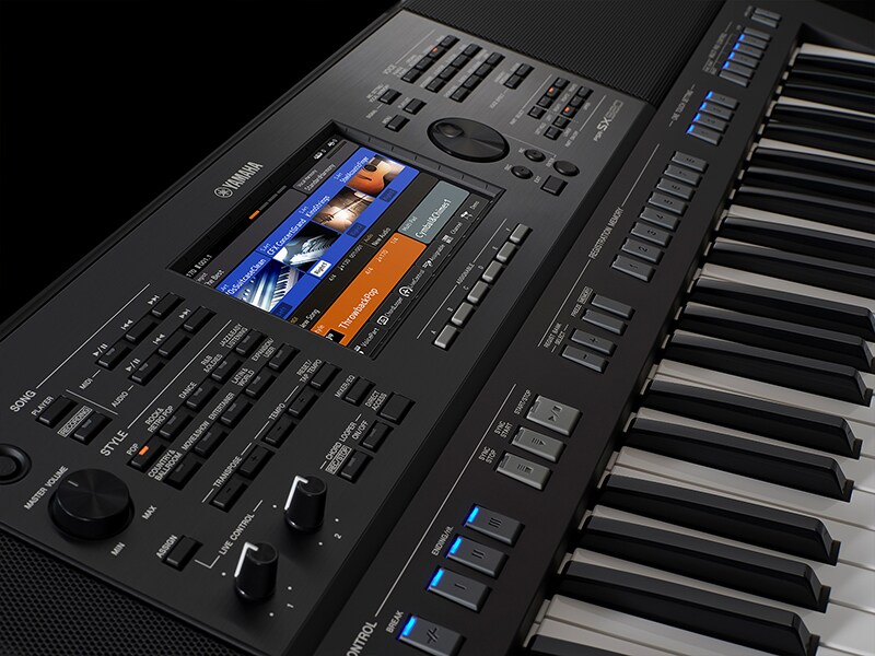 ภาพถ่ายของ Arranger Workstation PSR-SX720+ ของ Yamaha จากมุมมองด้านบนซ้ายในแนวทะแยงมุม