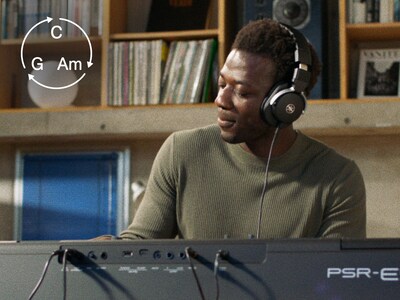 ภาพฟังก์ชั่นเล่นคอร์ดอัตโนมัติของ PSR-E483