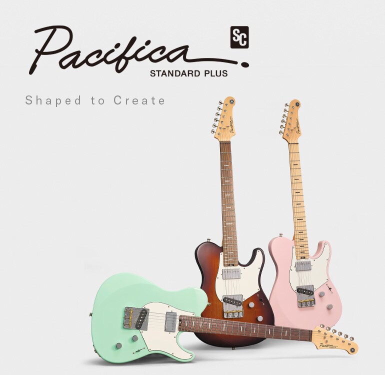พื้นหลังสีขาว ซ้าย: โลโก้ Pacifica SC Standard Plus และข้อความ Designed to Inspire ขวา: กีตาร์ 3 ตัว