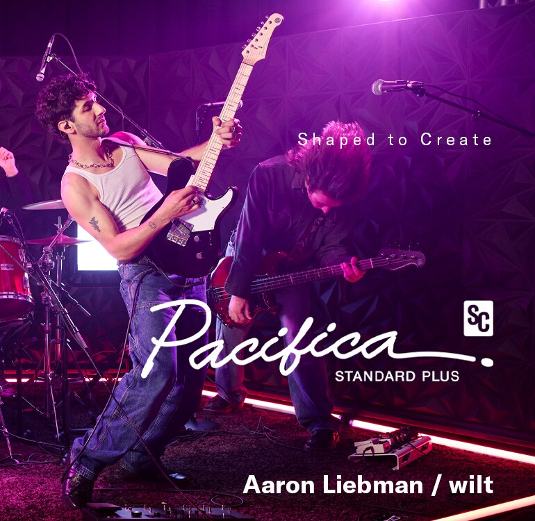 wilt / Aaron Liebman ขณะแสดงบนเวทีด้วยกีตาร์ Pacifica SC Standard Plus (PACS+11SM BL)